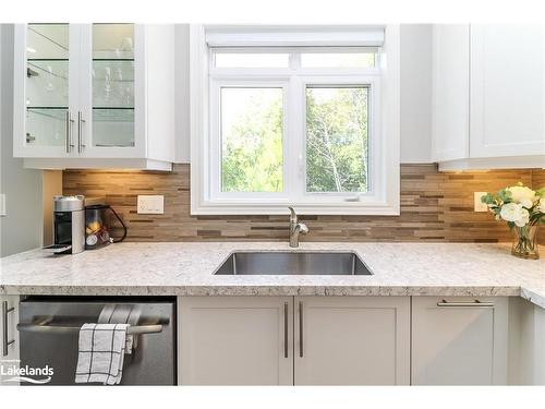 38 Carpenter Street, Collingwood, ON - Indoor Photo Showing Kitchen