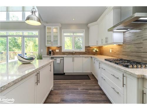 38 Carpenter Street, Collingwood, ON - Indoor Photo Showing Kitchen With Upgraded Kitchen