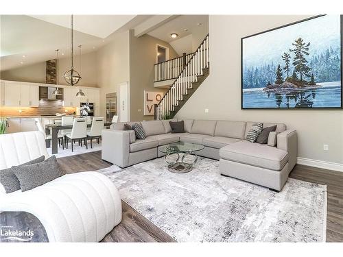 38 Carpenter Street, Collingwood, ON - Indoor Photo Showing Living Room