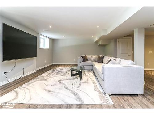 38 Carpenter Street, Collingwood, ON - Indoor Photo Showing Living Room