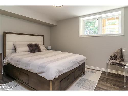 38 Carpenter Street, Collingwood, ON - Indoor Photo Showing Bedroom