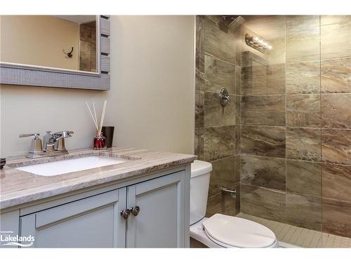 38 Carpenter Street, Collingwood, ON - Indoor Photo Showing Bathroom