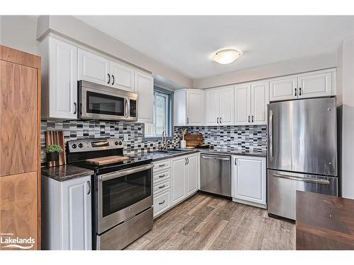 93 Dyer Drive, Wasaga Beach, ON - Indoor Photo Showing Kitchen