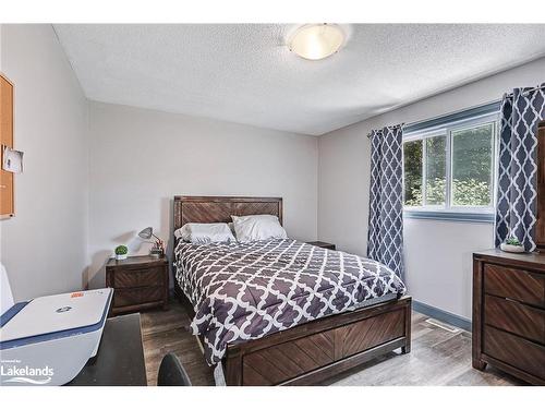 93 Dyer Drive, Wasaga Beach, ON - Indoor Photo Showing Bedroom