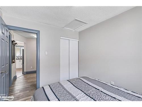 93 Dyer Drive, Wasaga Beach, ON - Indoor Photo Showing Bedroom