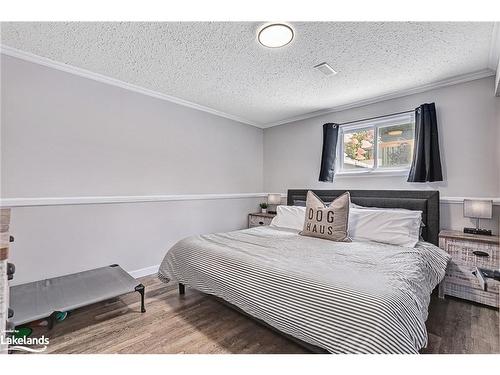 93 Dyer Drive, Wasaga Beach, ON - Indoor Photo Showing Bedroom