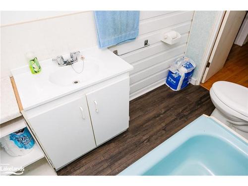 1017 Dungannon Drive, Minden Hills, ON - Indoor Photo Showing Bathroom