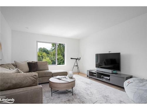 104 Grindelwald Court, The Blue Mountains, ON - Indoor Photo Showing Living Room