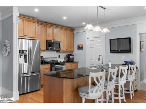 104-140 Cedar Island Road, Orillia, ON - Indoor Photo Showing Kitchen