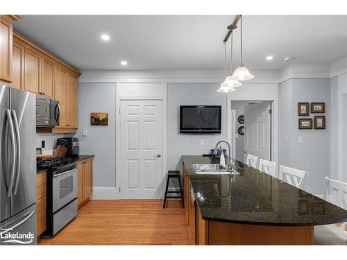 104-140 Cedar Island Road, Orillia, ON - Indoor Photo Showing Kitchen