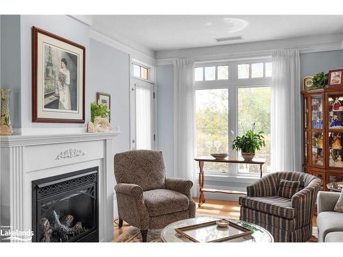 104-140 Cedar Island Road, Orillia, ON - Indoor Photo Showing Living Room With Fireplace