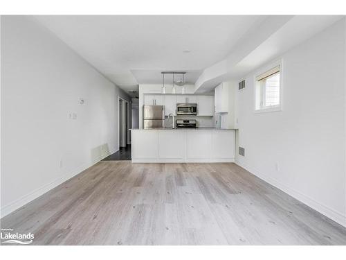 101-8 Brandy Lane Drive, Collingwood, ON - Indoor Photo Showing Kitchen