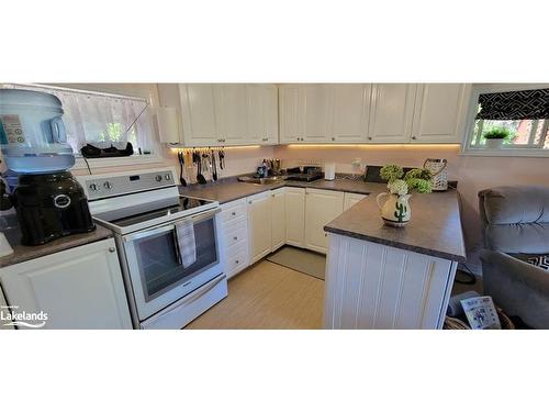 48 Bayside Avenue, Tay, ON - Indoor Photo Showing Kitchen