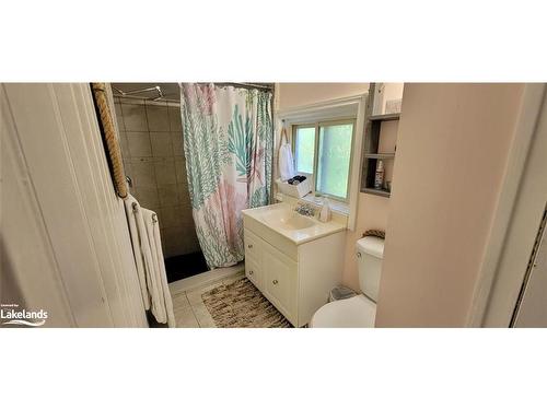 48 Bayside Avenue, Tay, ON - Indoor Photo Showing Bathroom