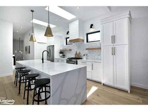 701 Sixth Street, Collingwood, ON - Indoor Photo Showing Kitchen With Upgraded Kitchen