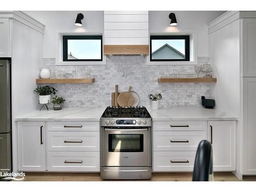 701 Sixth Street, Collingwood, ON - Indoor Photo Showing Kitchen With Upgraded Kitchen