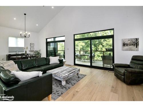 701 Sixth Street, Collingwood, ON - Indoor Photo Showing Living Room