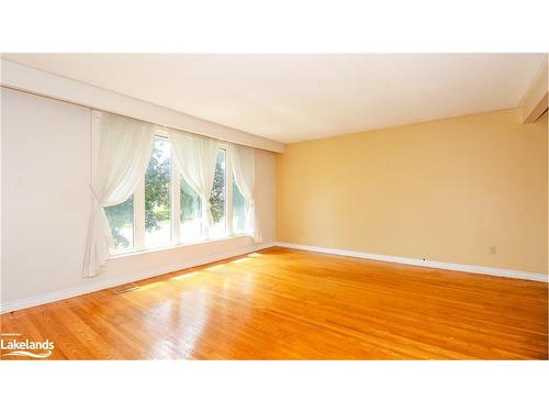 208 Kenneth Avenue, Barrie, ON - Indoor Photo Showing Other Room