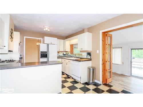 208 Kenneth Avenue, Barrie, ON - Indoor Photo Showing Kitchen