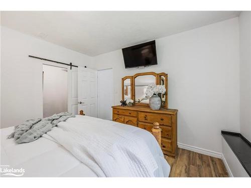 65 Oriole Crescent, Wasaga Beach, ON - Indoor Photo Showing Bedroom