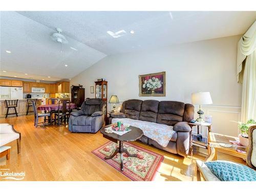 41 Meadow Lane, Wasaga Beach, ON - Indoor Photo Showing Living Room