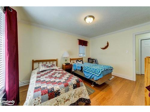 41 Meadow Lane, Wasaga Beach, ON - Indoor Photo Showing Bedroom