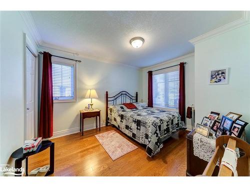 41 Meadow Lane, Wasaga Beach, ON - Indoor Photo Showing Bedroom