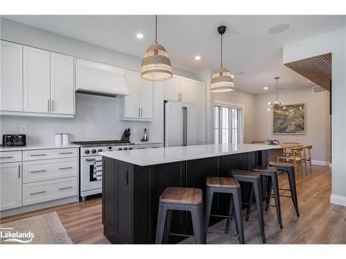 104 Black Willow Crescent, The Blue Mountains, ON - Indoor Photo Showing Kitchen With Upgraded Kitchen