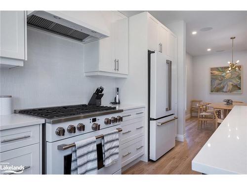 104 Black Willow Crescent, The Blue Mountains, ON - Indoor Photo Showing Kitchen With Upgraded Kitchen