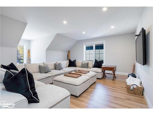 104 Black Willow Crescent, The Blue Mountains, ON - Indoor Photo Showing Living Room