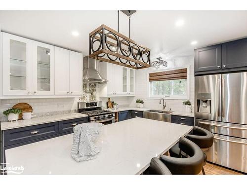 44 Stroud Crescent, Wasaga Beach, ON - Indoor Photo Showing Kitchen With Double Sink With Upgraded Kitchen