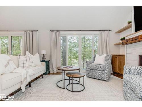 44 Stroud Crescent, Wasaga Beach, ON - Indoor Photo Showing Living Room