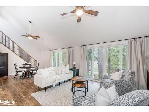 44 Stroud Crescent, Wasaga Beach, ON - Indoor Photo Showing Living Room