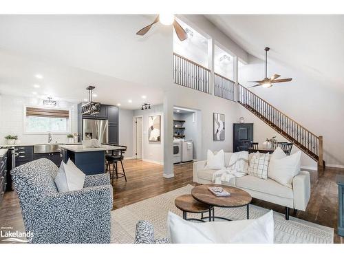 44 Stroud Crescent, Wasaga Beach, ON - Indoor Photo Showing Living Room