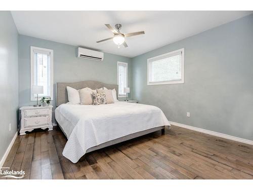 44 Stroud Crescent, Wasaga Beach, ON - Indoor Photo Showing Bedroom