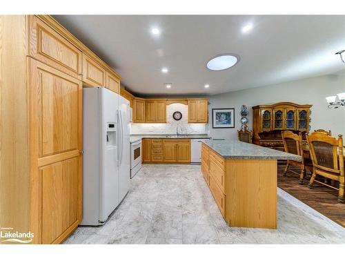 38 Clover Crescent, Wasaga Beach, ON - Indoor Photo Showing Kitchen