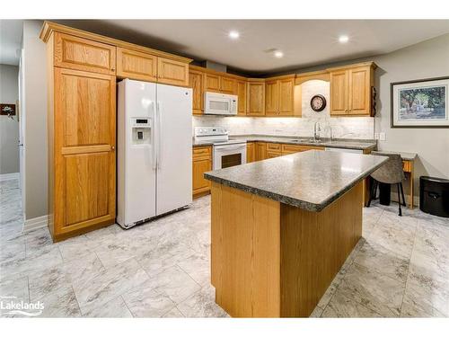 38 Clover Crescent, Wasaga Beach, ON - Indoor Photo Showing Kitchen