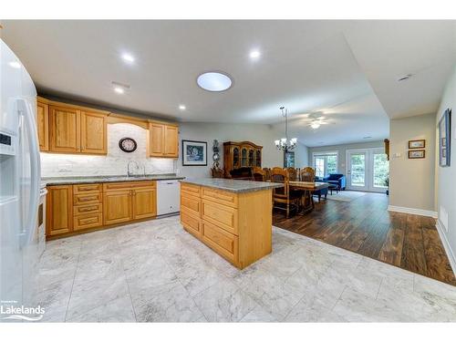 38 Clover Crescent, Wasaga Beach, ON - Indoor Photo Showing Kitchen With Double Sink