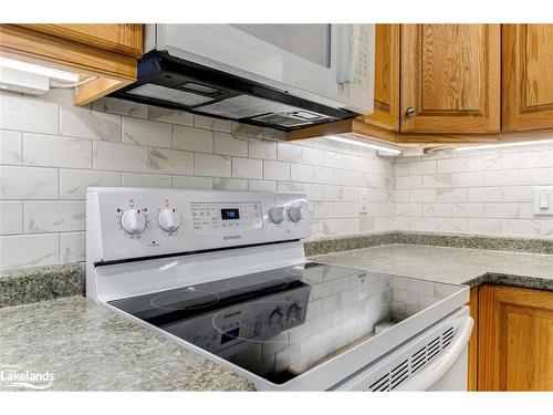 38 Clover Crescent, Wasaga Beach, ON - Indoor Photo Showing Kitchen With Double Sink