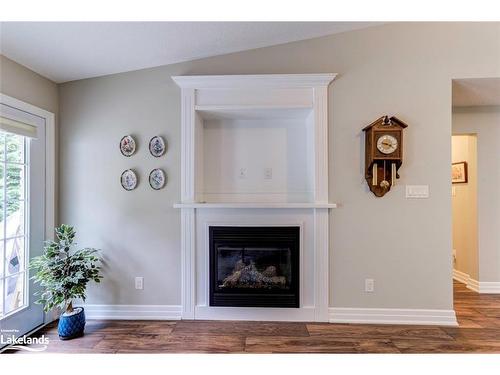 38 Clover Crescent, Wasaga Beach, ON - Indoor Photo Showing Living Room