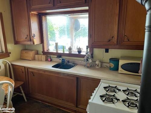 10 George W/S Street, Magnetawan, ON - Indoor Photo Showing Kitchen