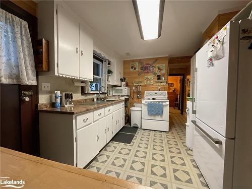 345 Doe Lake Rd Road, Armour, ON - Indoor Photo Showing Kitchen