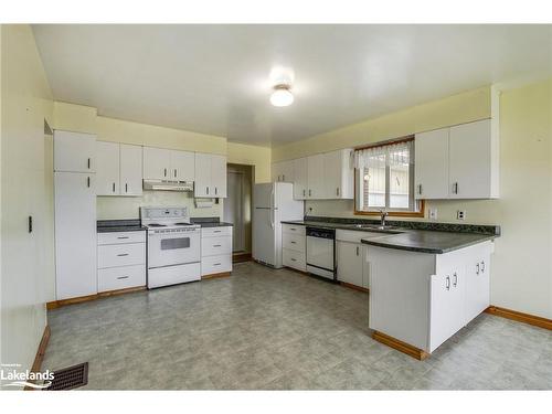 135 Balm Beach Road E, Tiny, ON - Indoor Photo Showing Kitchen