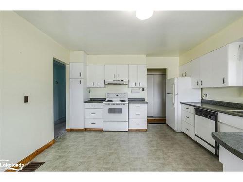 135 Balm Beach Road E, Tiny, ON - Indoor Photo Showing Kitchen