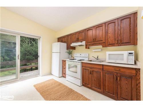 103 Old Centurian Road, Huntsville, ON - Indoor Photo Showing Kitchen