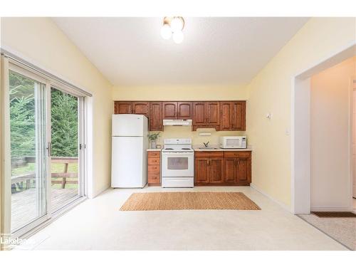 103 Old Centurian Road, Huntsville, ON - Indoor Photo Showing Kitchen