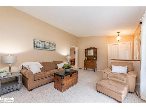 103 Old Centurian Road, Huntsville, ON - Indoor Photo Showing Living Room