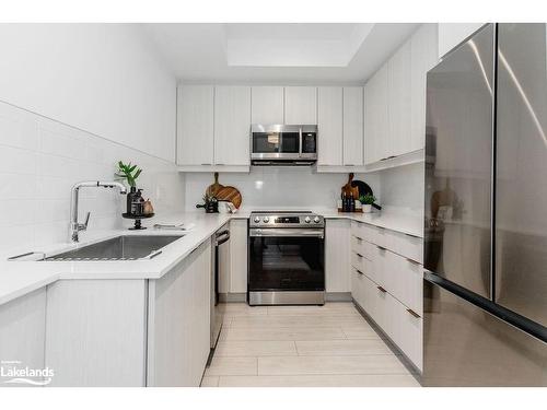 215-1 Hume Street, Collingwood, ON - Indoor Photo Showing Kitchen With Stainless Steel Kitchen With Upgraded Kitchen