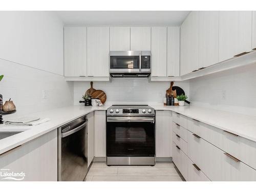 215-1 Hume Street, Collingwood, ON - Indoor Photo Showing Kitchen With Stainless Steel Kitchen With Upgraded Kitchen