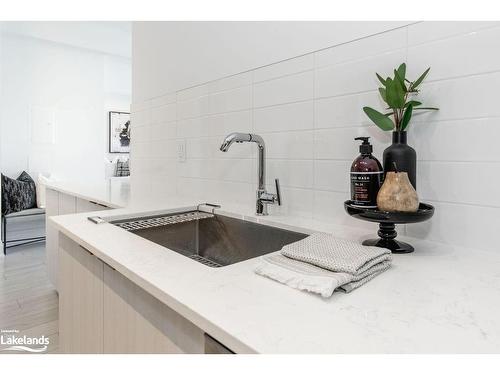 215-1 Hume Street, Collingwood, ON - Indoor Photo Showing Kitchen